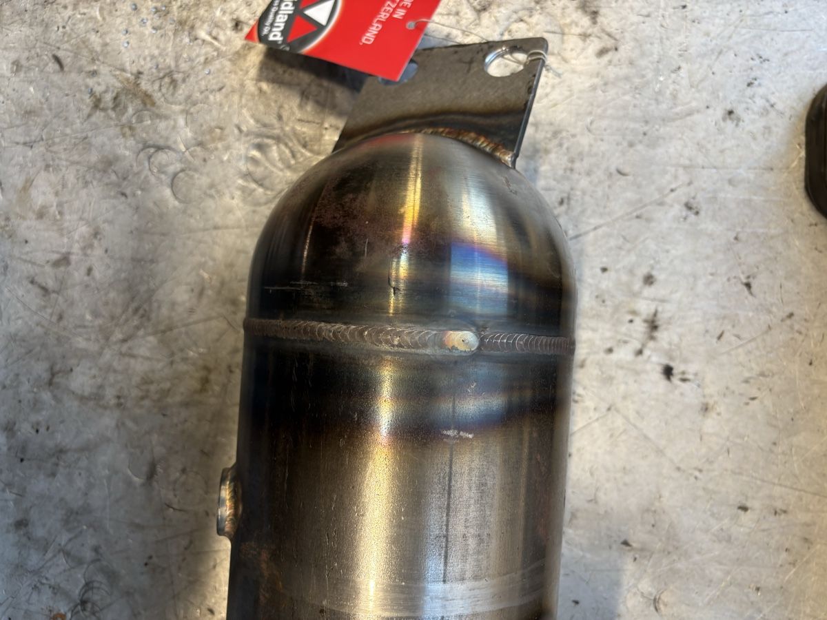 Mercedes-Benz Tutti pezzi di ricambio auto: Mercedes Benz Luftbehäter W 109/112 – Nuovo (secondo la descrizione) da Zollikon venduto da 19Kevin04 3