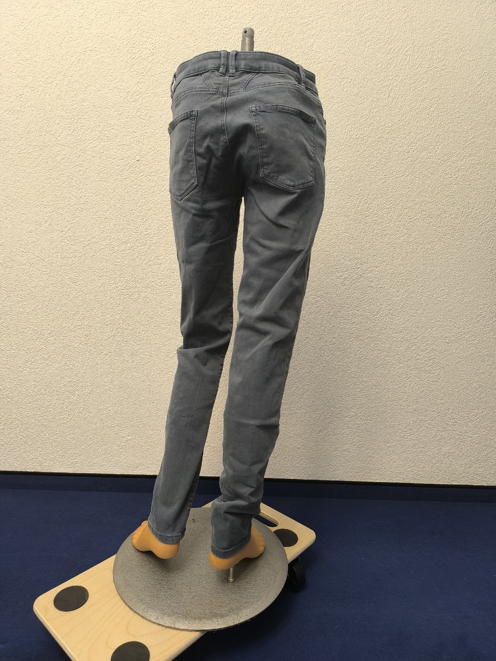 Esprit Pantaloni: Graue Damenhose von Esprit – Usato da Fischbach LU venduto da BuBri 1