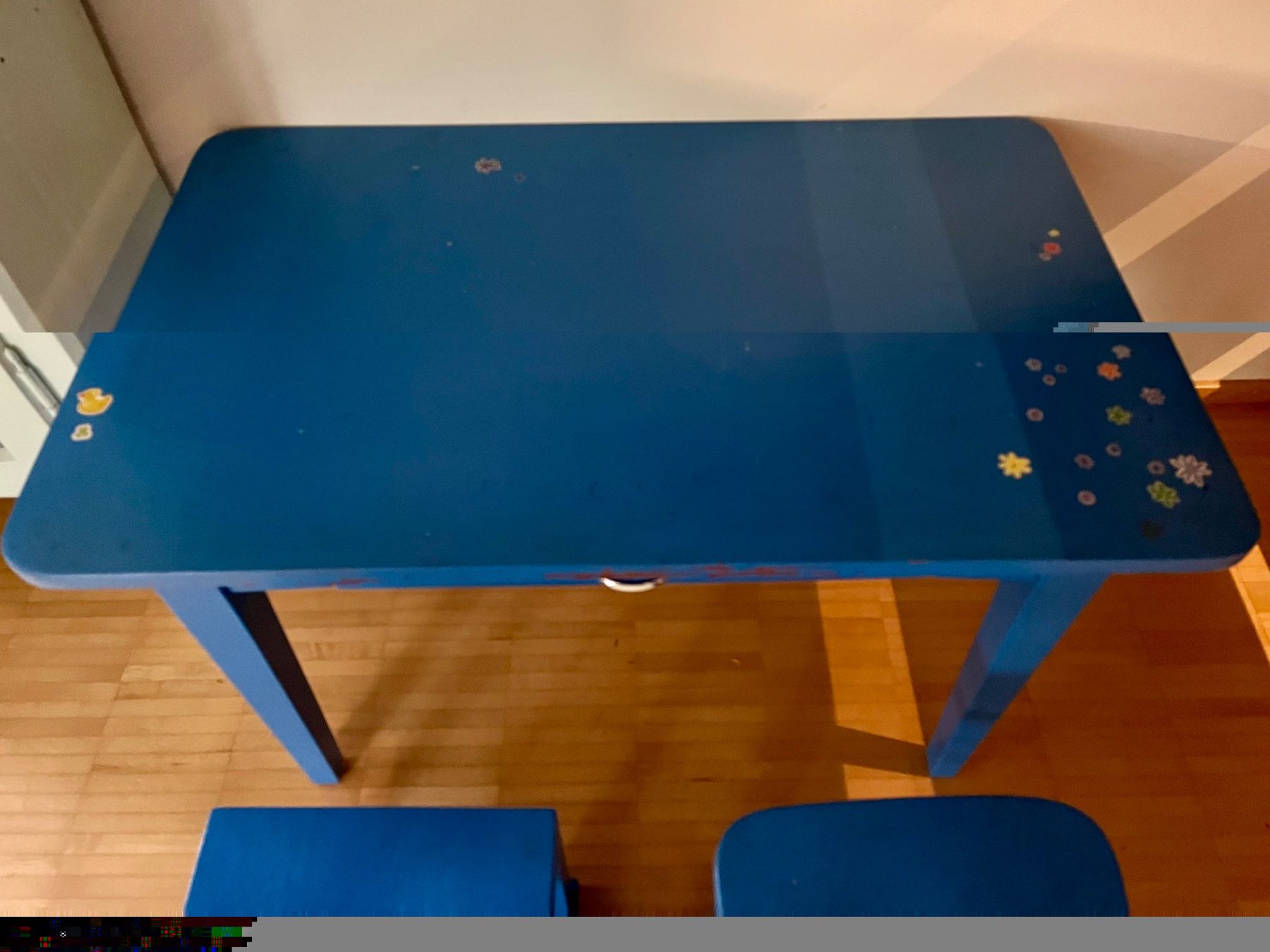 Set di tavolo e panche: Kindertisch mit 2 Stühlen – Usato da Zürich venduto da breisch 1