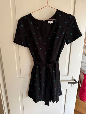 Claudie Pierlot Kombishort schwarz mit Blumen Grösse 36