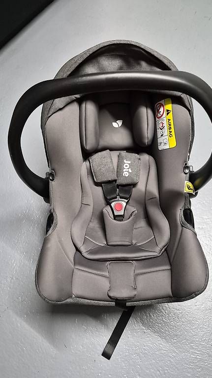 Sièges auto: Joie Babyschale mit Isofix Station – D'occasion à Vordemwald par fabuu90