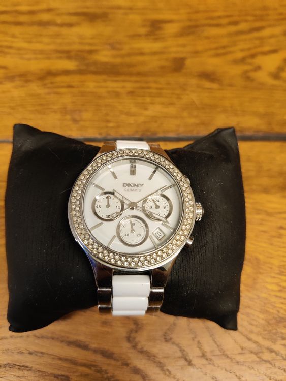 DKNY Orologi: Damenuhr Quarz DKNY Keramik/Stahl – Usato da Bergdietikon venduto da Marshmallowa 4
