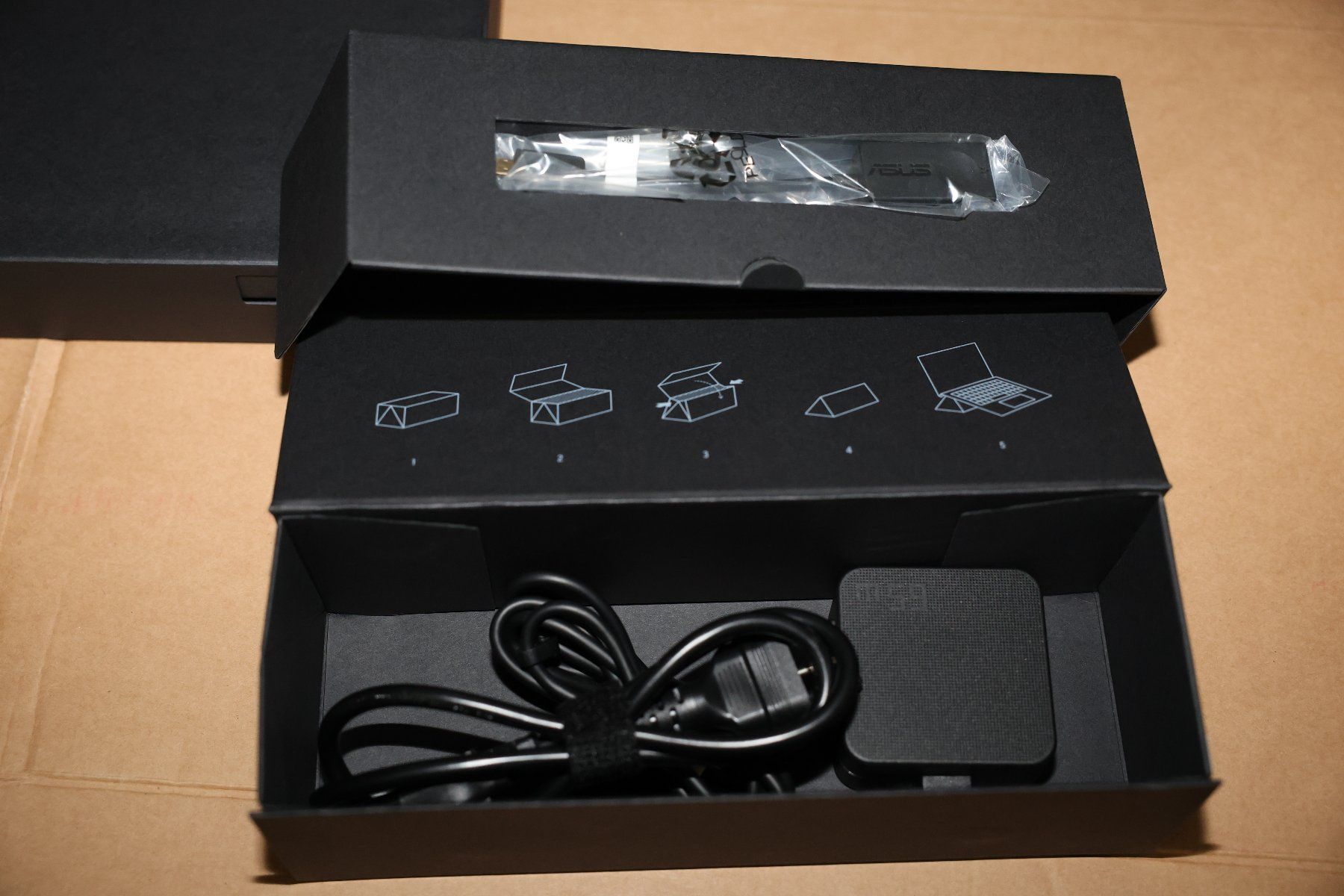 Asus Notebook: ASUS ExpertBook B9 OLED (B9403CVAR-PP1653X) – Usato da Zürich venduto da Verkaufen-Schweiz 5