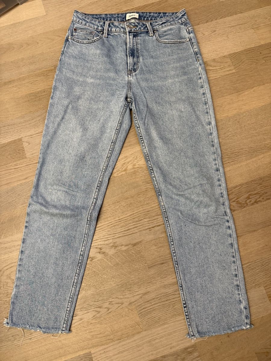 Only Jeans: Only mom Jeans hellblau Gr. 30/34 – Usato da Rubigen venduto da Elmacino