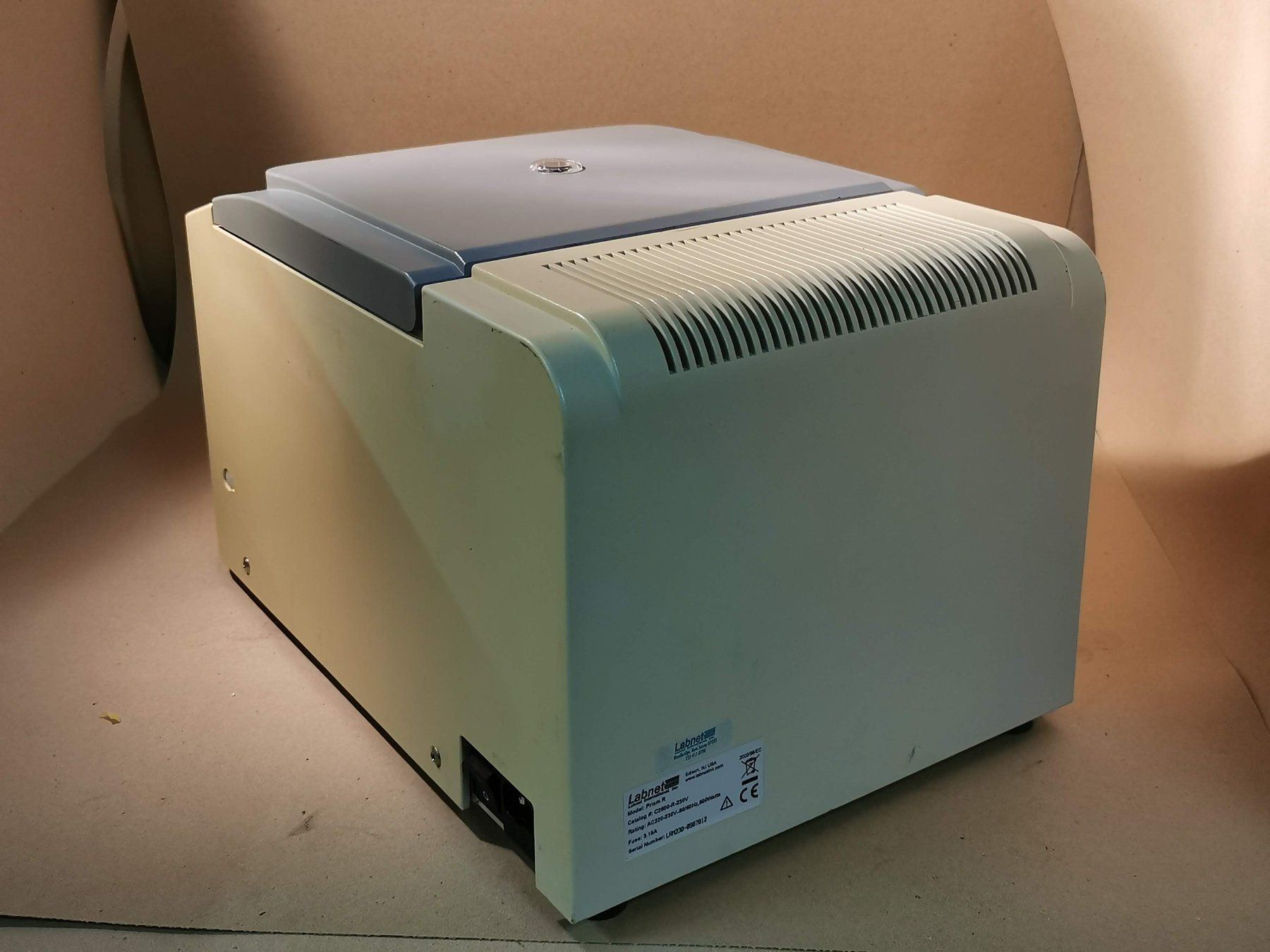Attrezzature mediche: Refrigerated Centrifuge Labnet Prism C2500-R – Usato da Ecublens VD venduto da Netfinity 2