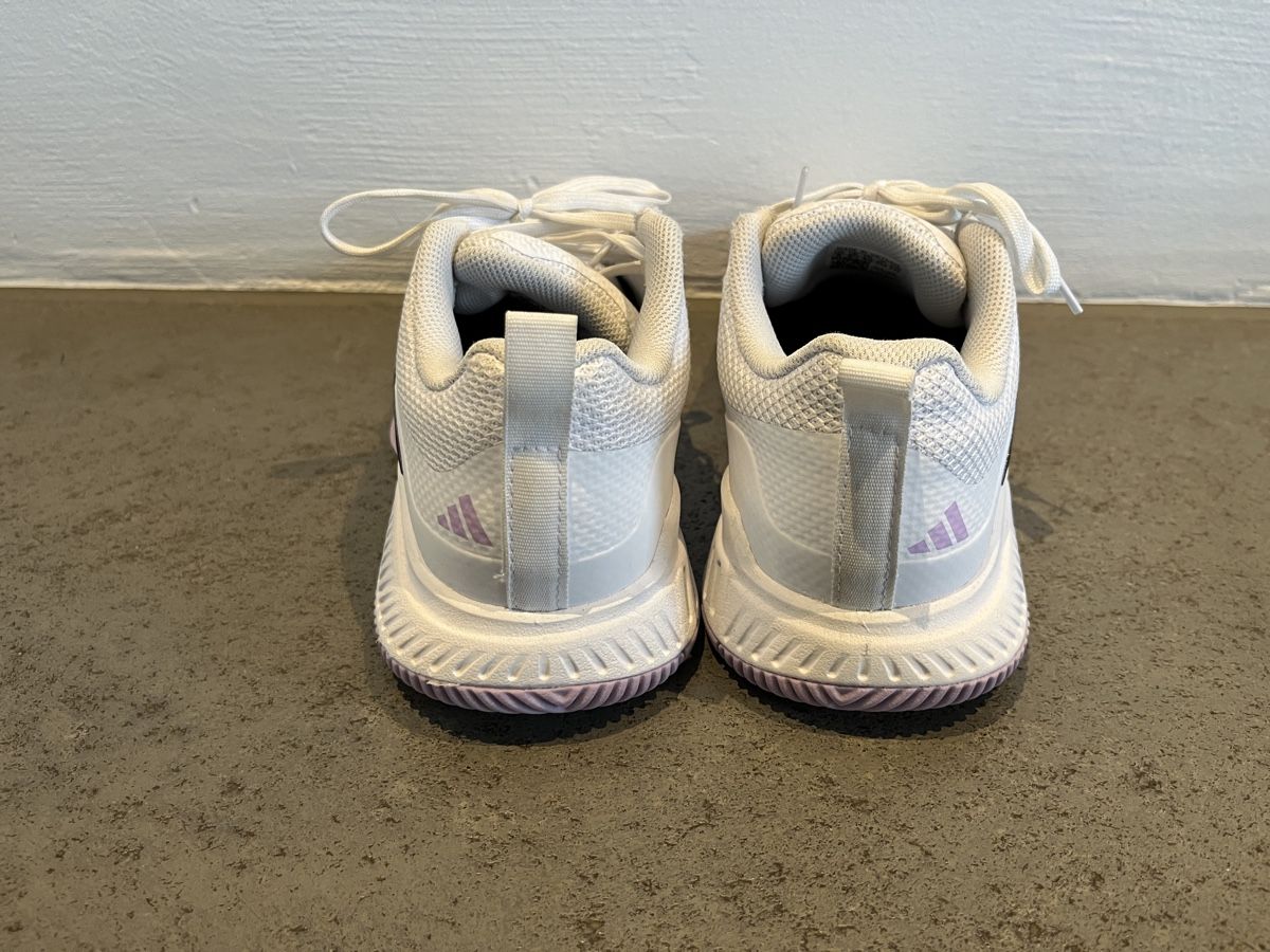 Adidas Chaussures femmes: Volleyballschuhe Adidas – D'occasion à Tafers par Emanuel78 4