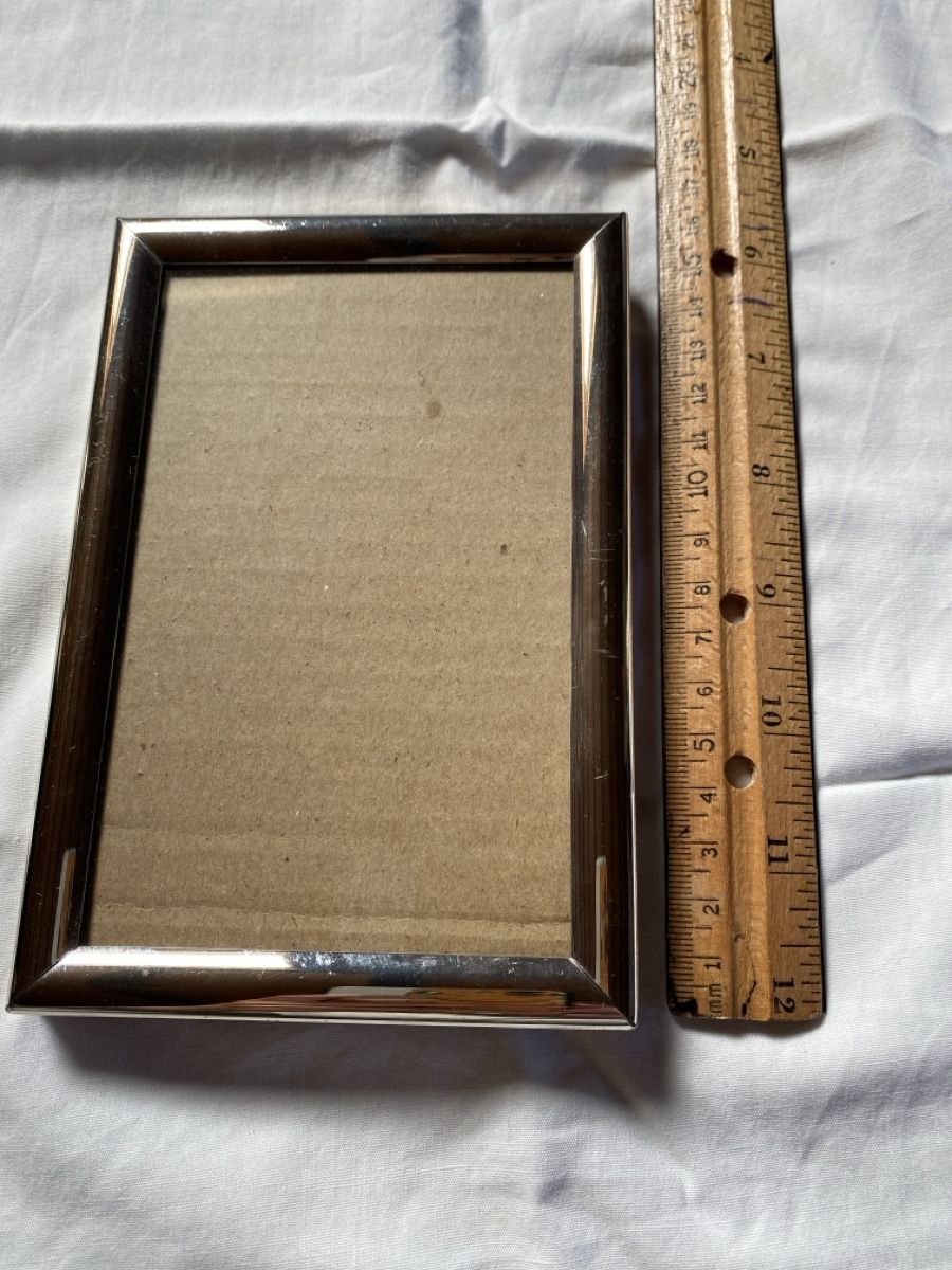 Cornici: Silver Photo Frame - Simple Elegance for Your Memories! – Usato da Buttikon SZ venduto da Maxwelltime