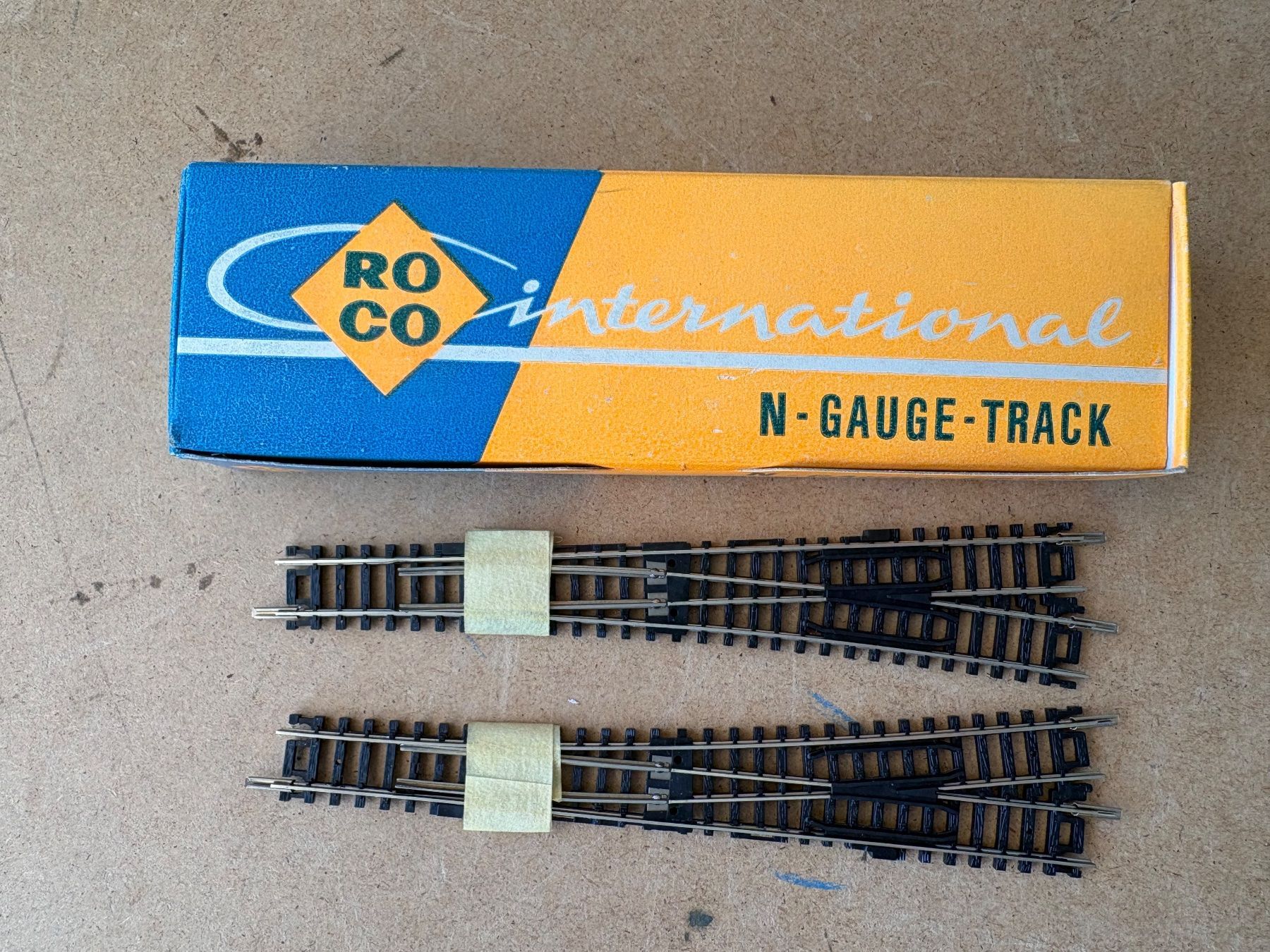 Roco Modellini di ferrovie: Roco 22302 Weichenpaar N – Nuovo e nell'imballaggio originale da Hauterive NE venduto da eriamch