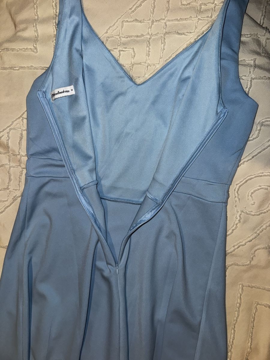 Kleider: Elegantes, hellblaues kleid mit leichtem Beinschlitz – Neu (gemäss Beschreibung) aus Untersiggenthal von sca_5tfk 2
