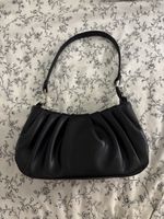Borsa nera con pieghe, con tracolla, ottime condizioni