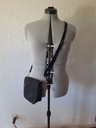 Schwarze Umhängetasche