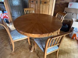 Runder Ausziehtisch (Kirschbaum furniert) & 6 Stühle