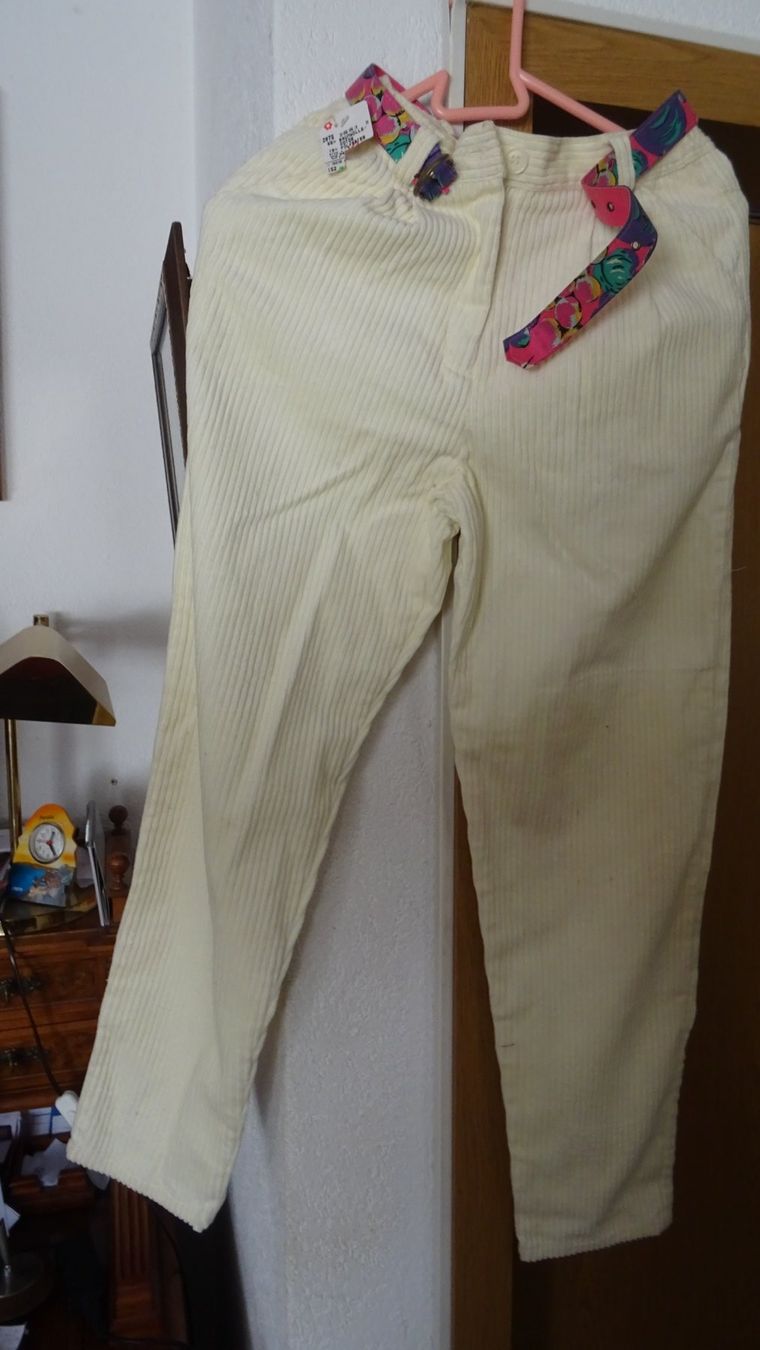 Pantaloni: NEU MÄDCHEN SAMT HOSE GR 152 Letzte verk. – Usato da Burgdorf venduto da stein12