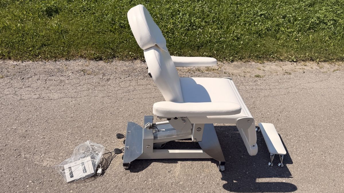 Lettini & sedie per cosmetici: Kosmetischeliege A1 INTON-COMED Elektro  – Usato da Rotkreuz venduto da perlengott