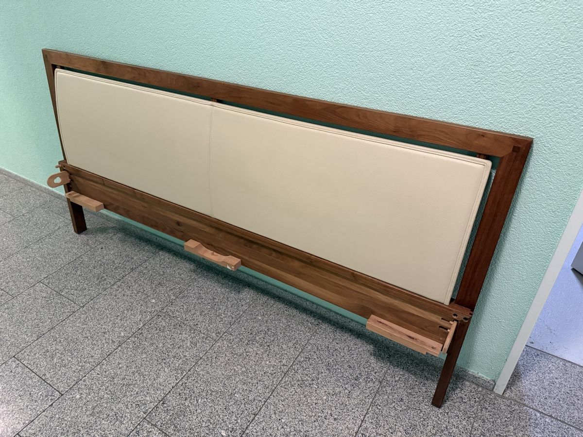 Team7 Letti: Team 7 Design Bett Nussbaum Massiv mit 2 Lattenroste – Usato da Büron venduto da Eselhudi 3