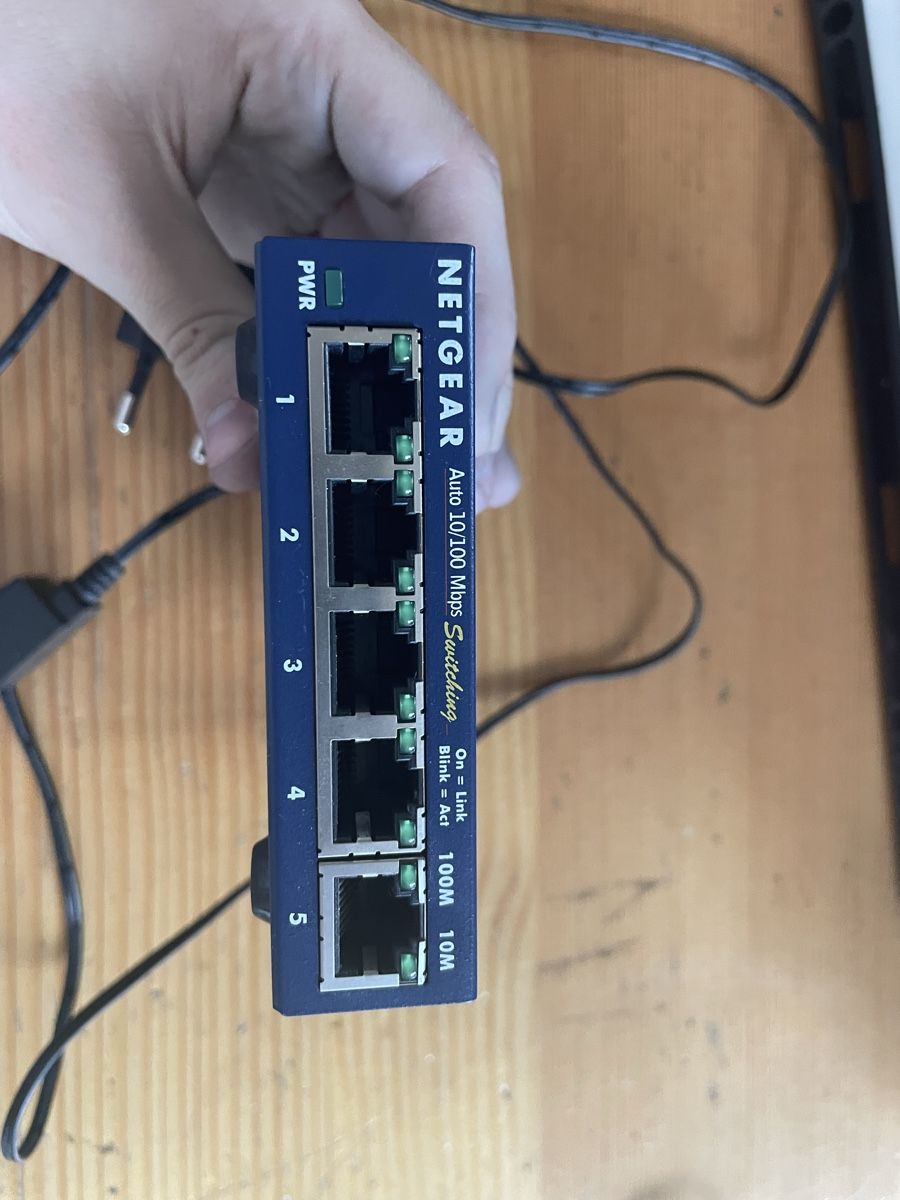 Netgear Modem & Router: NetGear Model FS105 – Nuovo (secondo la descrizione) da Luzern venduto da kasophie 5