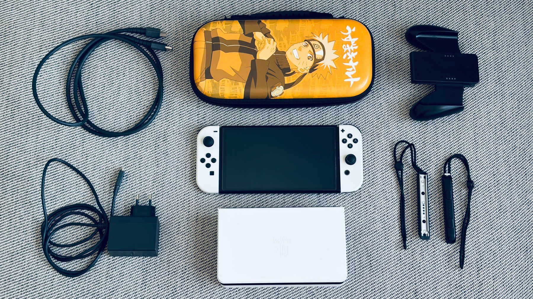 Nintendo Console: Nintendo Switch OLED état impeccable + accessoires – Usato da Prilly venduto da sergesign