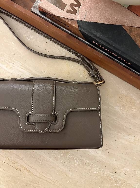 Borse da donna: Loue Studio Tasche Mano Pochette – Usato da Unterägeri venduto da mar_96hk 2
