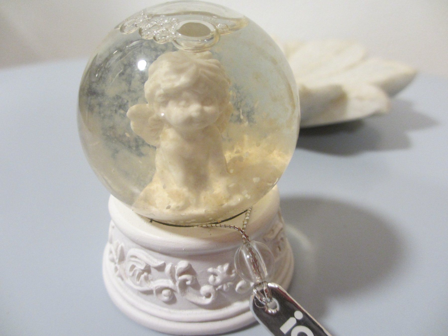 Figuren: kleine Schneekugel mit Igor-Engel – Neu (gemäss Beschreibung) aus Herisau von fan_h9qj 2