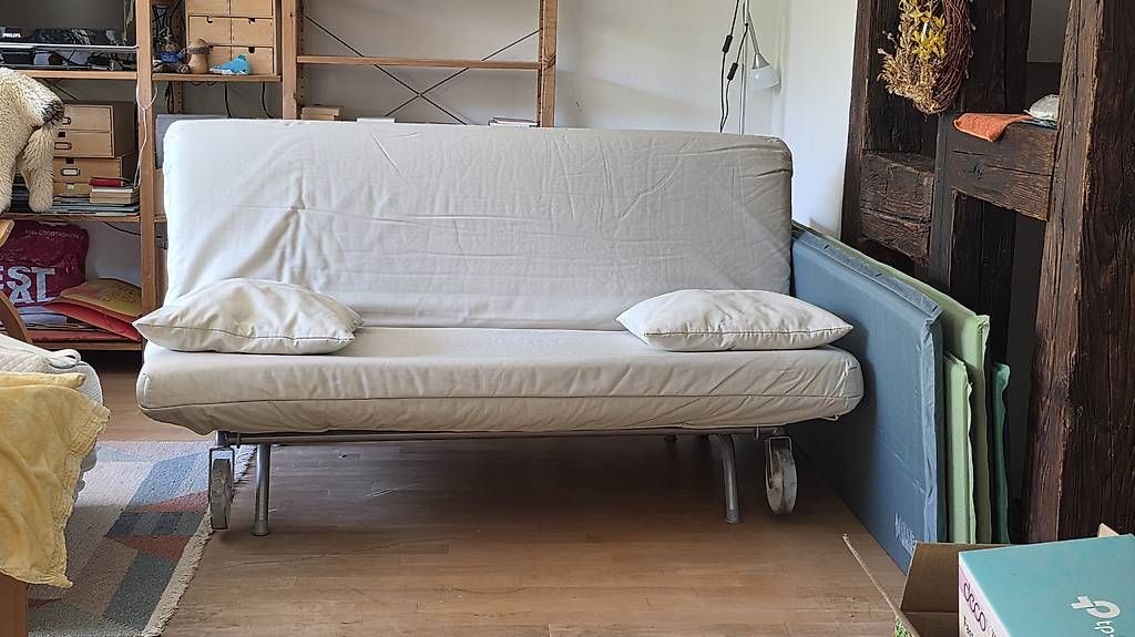 Sofas: Schlafsofa mit Topper – D'occasion à Ostermundigen par SiriKaBe