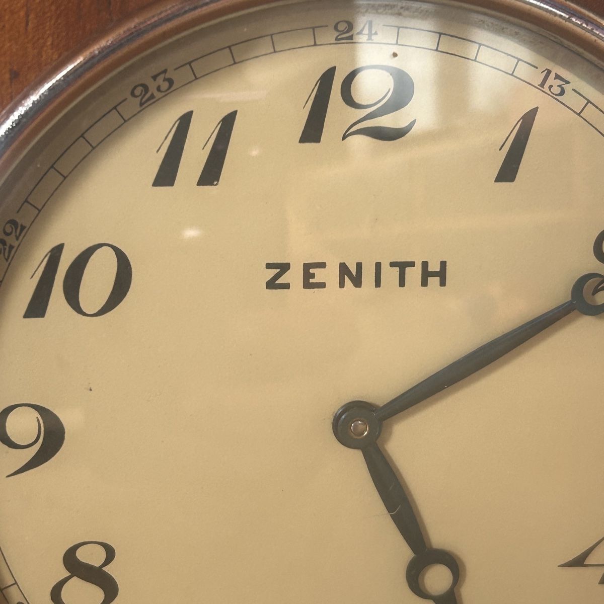 Zenith Sveglie: Antiker Zenith Wecker aus Holz! – Usato da Laufen venduto da belleskulptur 8