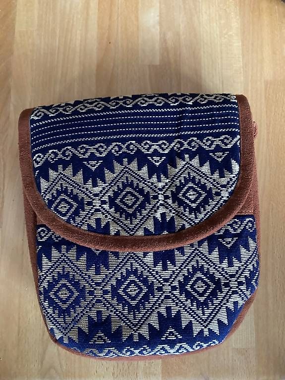 Borse da donna: Neu: Kleine, blau-goldene Tasche – Nuovo (secondo la descrizione) da Bättwil venduto da tre_tj9g 1