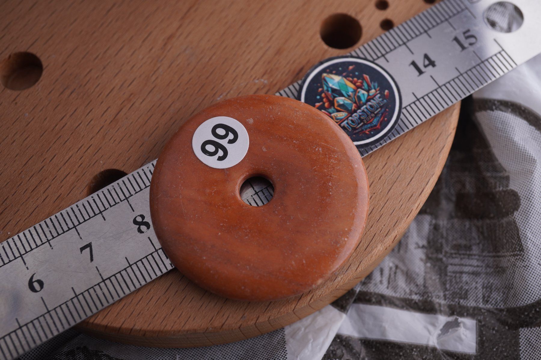 Minerali & Pietre curative: Crown  Jaspis   Donut   pi Scheibe      Ab 1.- – Nuovo e nell'imballaggio originale da Eschenbach SG venduto da topstone
