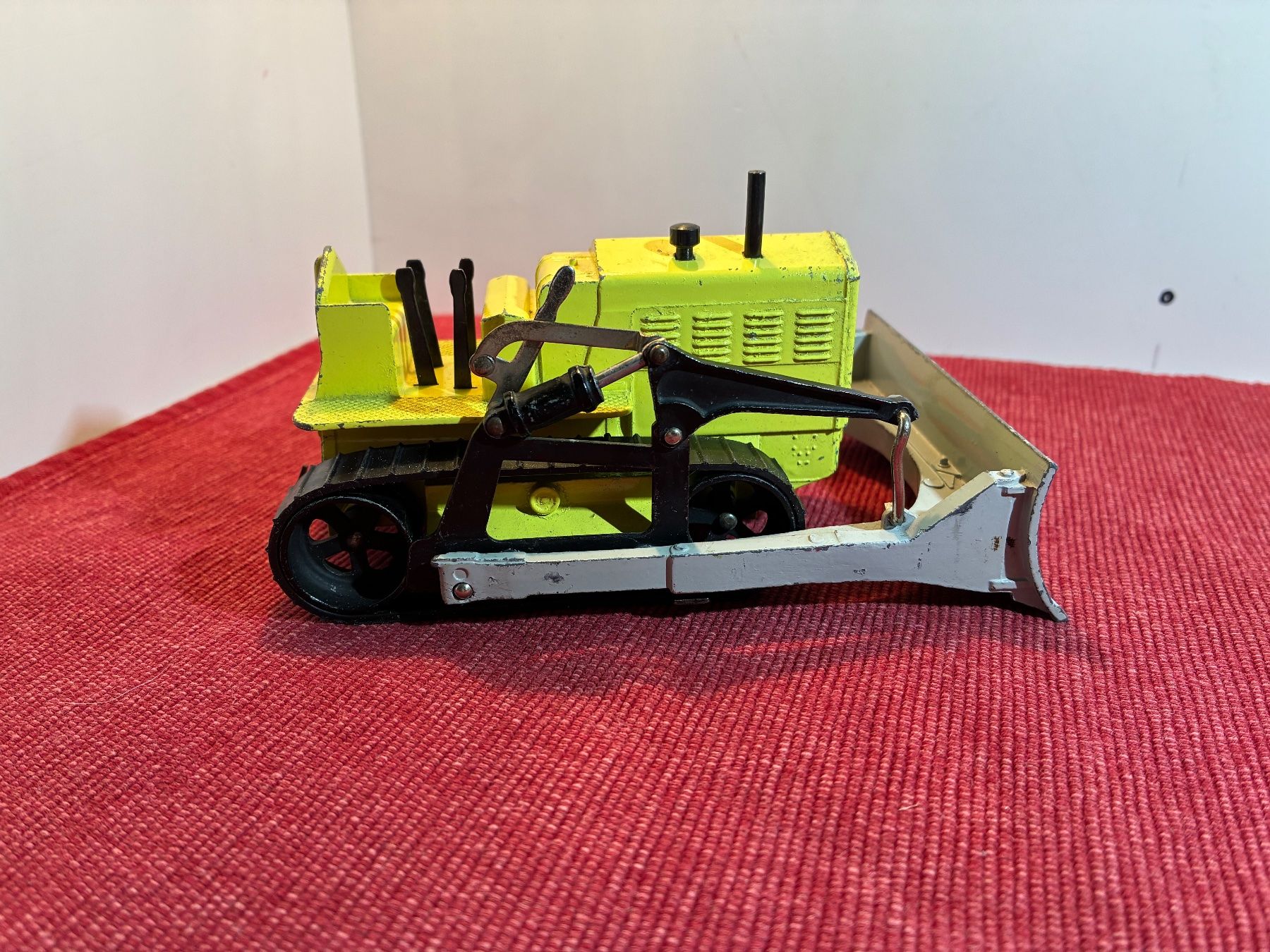Dinky Toys Modellini d'auto: Dinky Bulldozer – Usato da Gümmenen venduto da Supererland 1