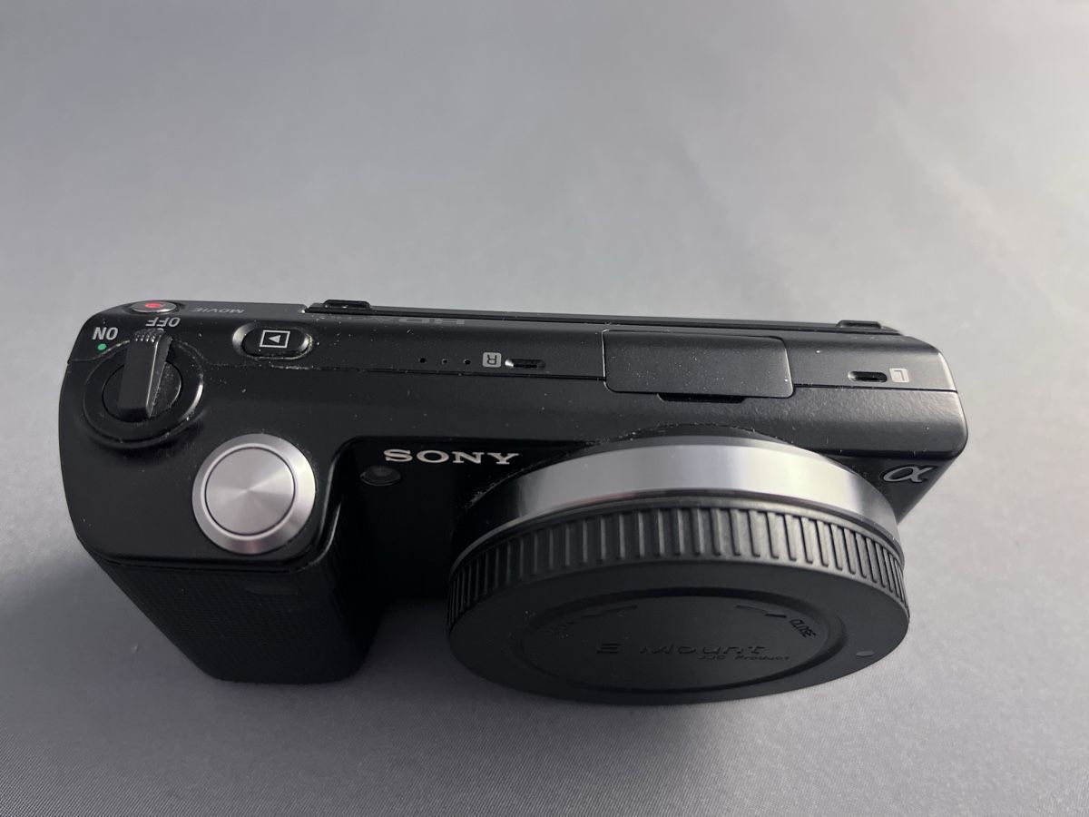 Sony Fotocamera: Sony NEX-5 Aps-c 14mpx - 4334 déclenchements – Usato da Boudry venduto da martin8mum 4