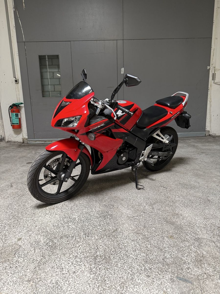 Honda Strada: Honda CBR 125R – Usato da Gretzenbach venduto da R12S50 5