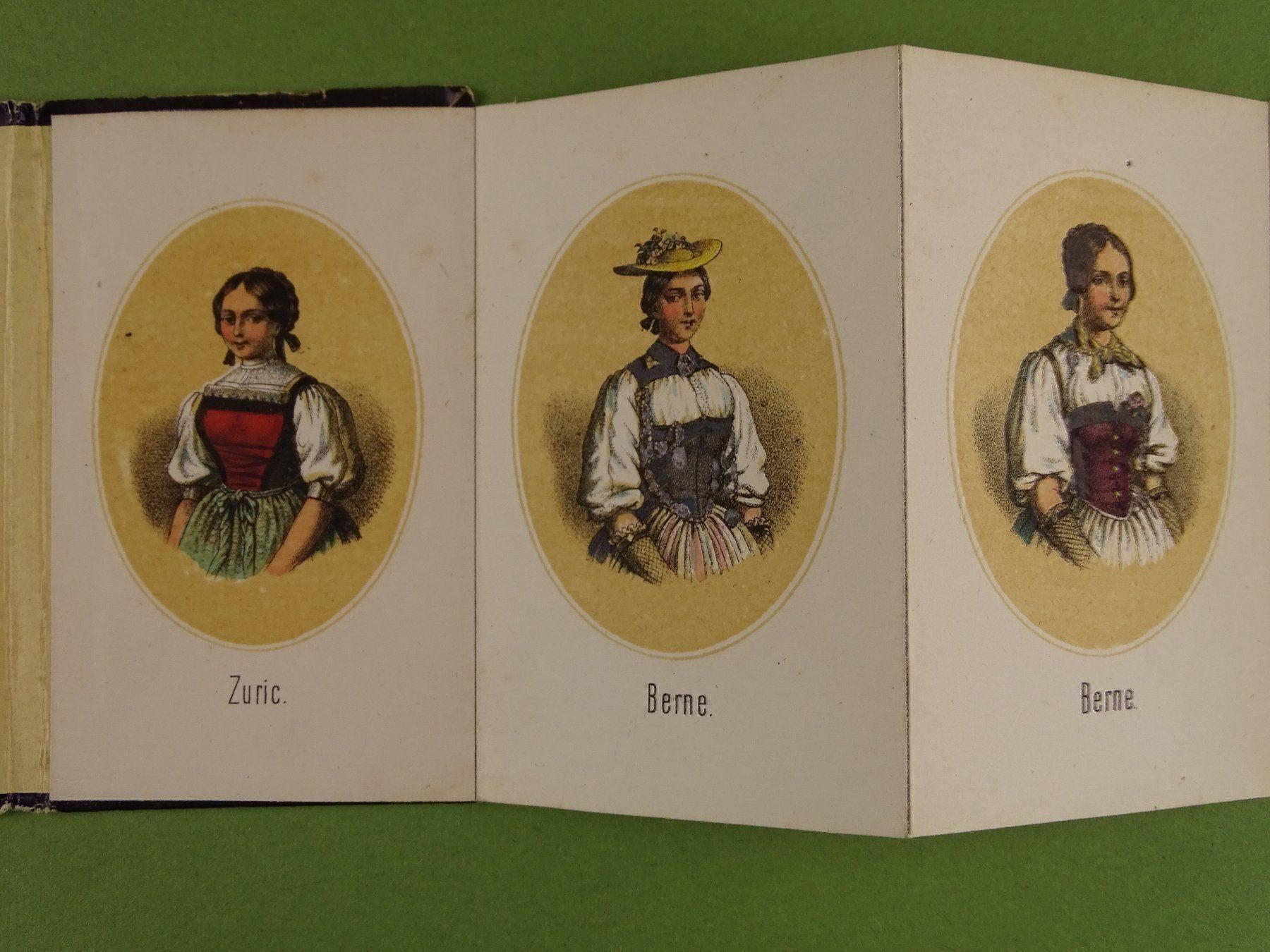Libri: COSTUMES SUISSE, TRACHTEN LEPORELLO – Usato da Grüningen venduto da Kartensammler 2