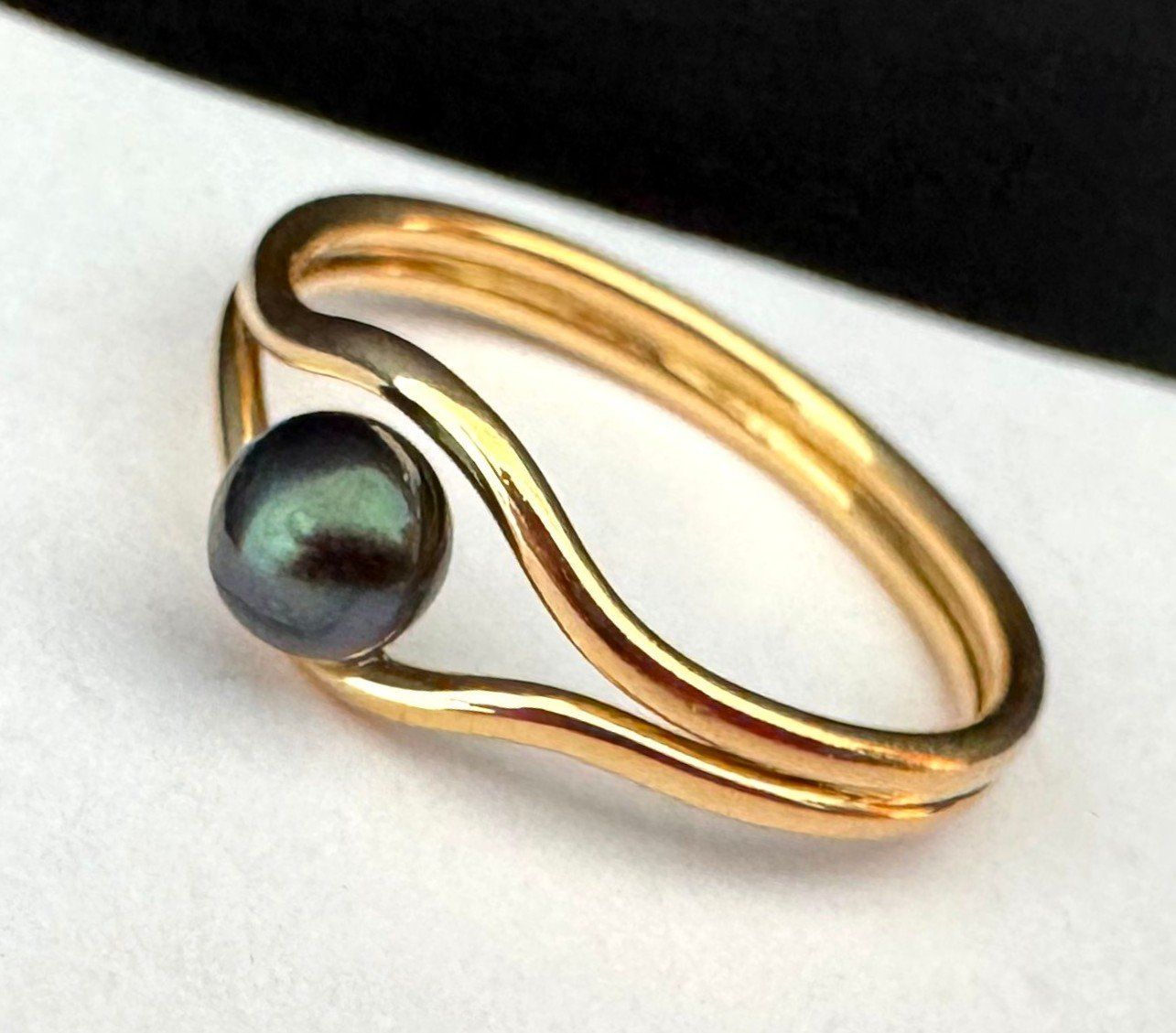 Ringe: Raffiniert gestalteter 750 Gelbgold Ring mit einer Perle – Gebraucht aus Ebikon von repatrick 2