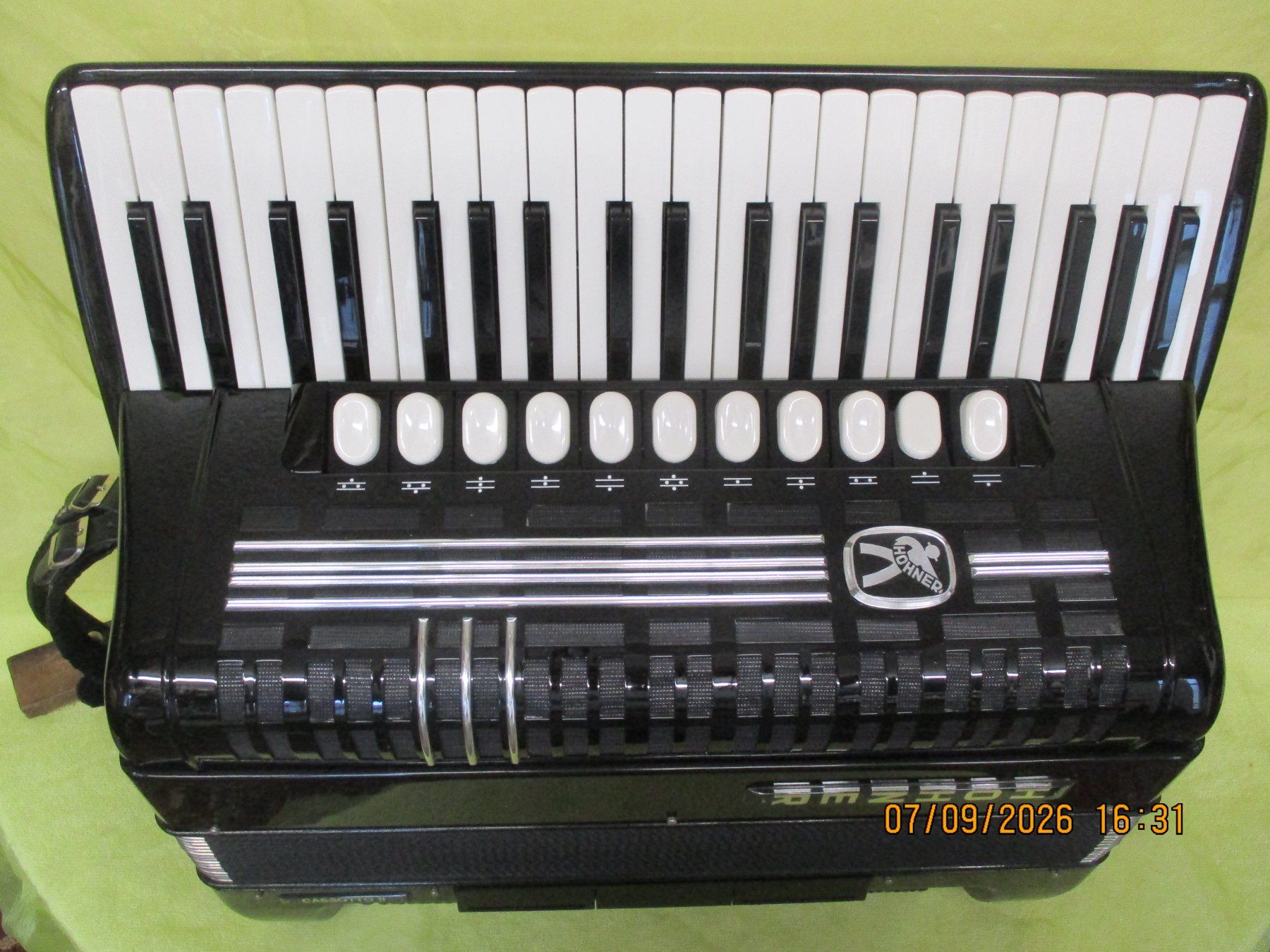 Strumenti musicali: Akkordeon Hohner Cassotto II – Usato da Jegenstorf venduto da Oktavio 1