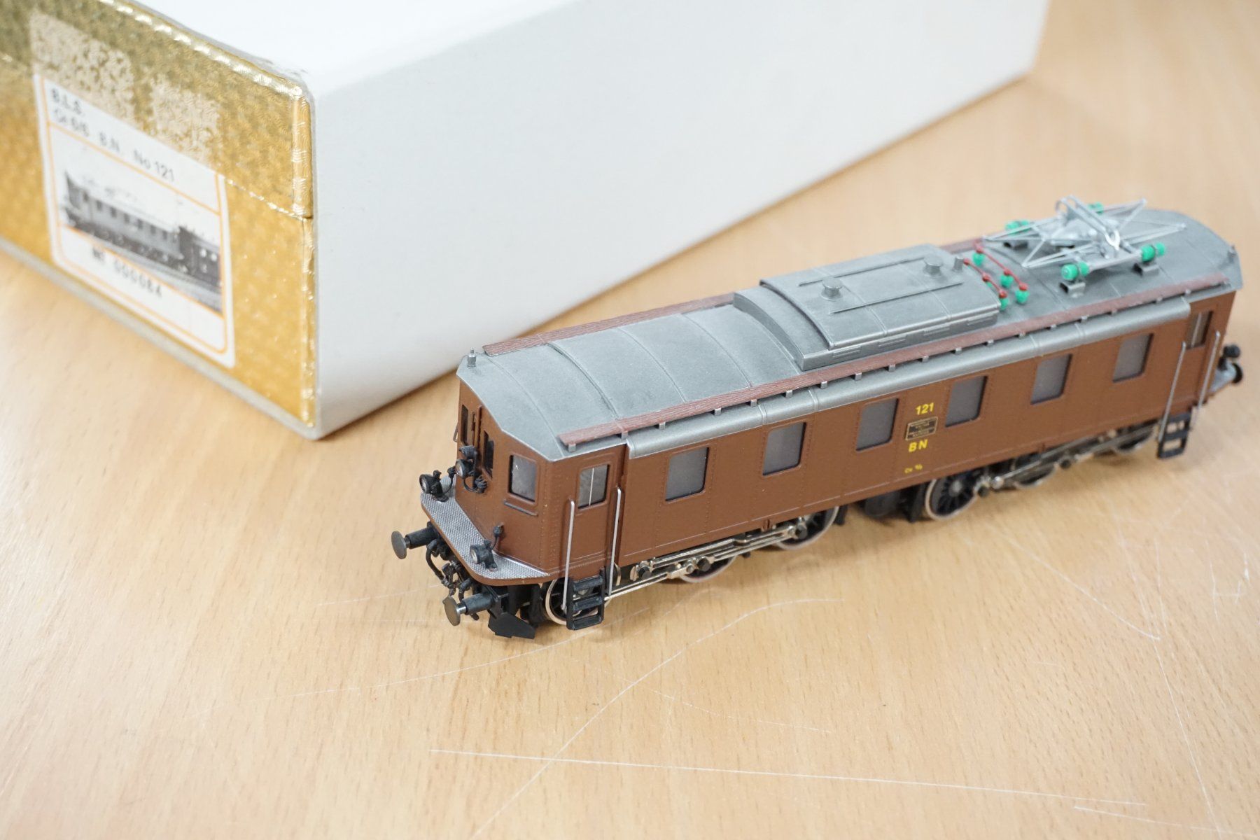 Metropolitan Modellini di ferrovie: Metropolitan BN Ce 6/6, HO – Usato da Effretikon venduto da CS1973