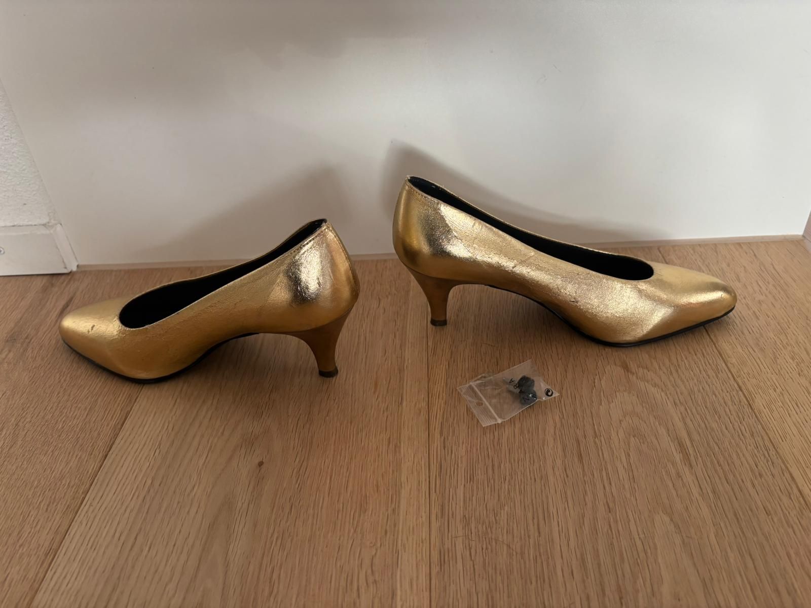 Scarpe da donna: Goldene Pumps Absatzschuhe – Nuovo (secondo la descrizione) da Winznau venduto da Lauralavera1 4