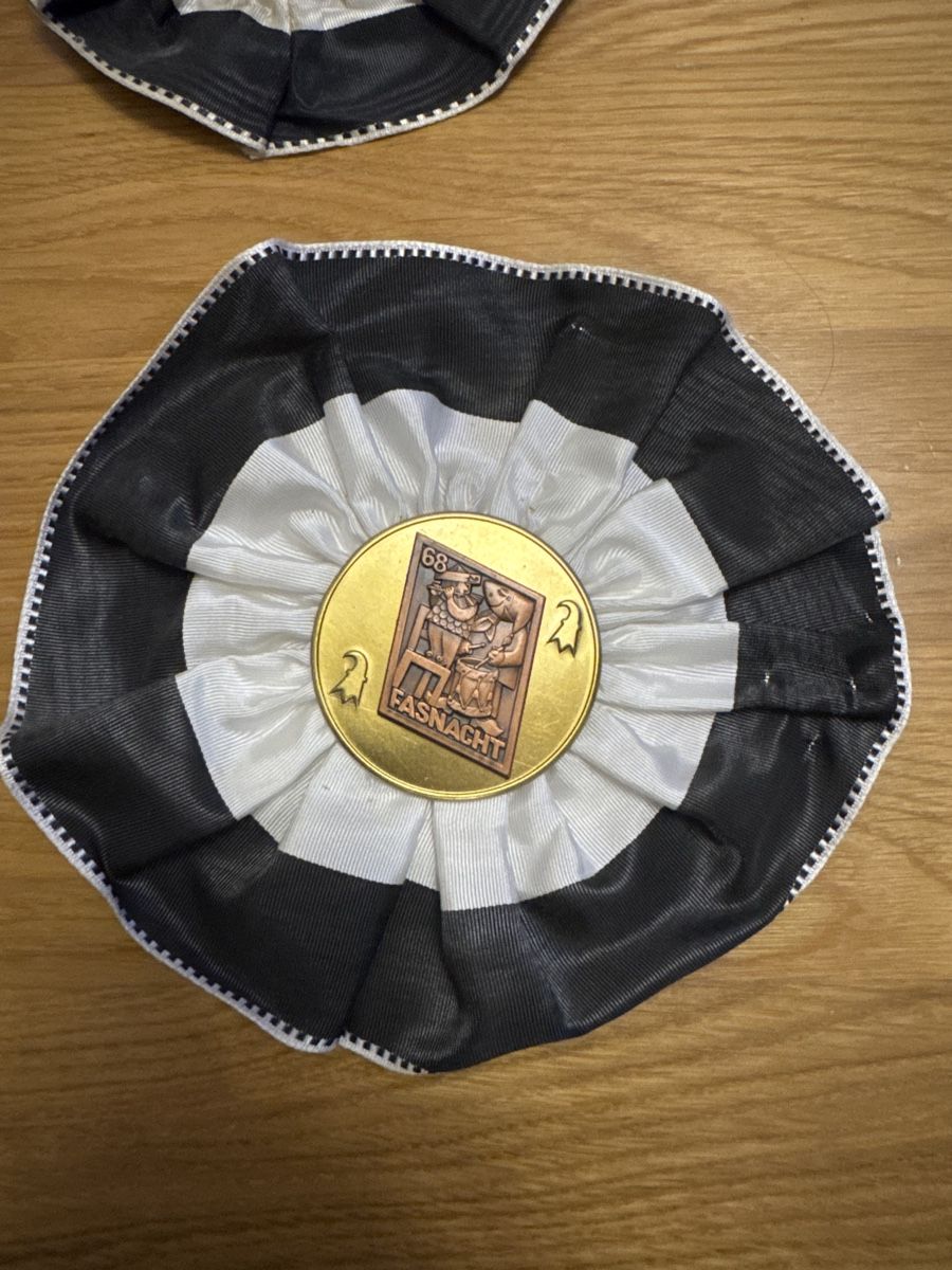 Placchette & Badge: Basler Zugblaggedde 1968 – Usato da Basel venduto da Tizi.L