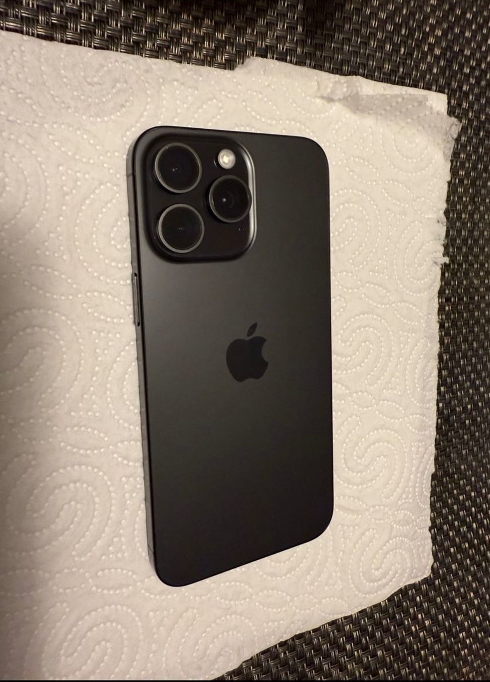 Apple Telefoni cellulari / Smartphones: iPhone 15 pro Max – Usato da Castione venduto da JF_Luxury_Store