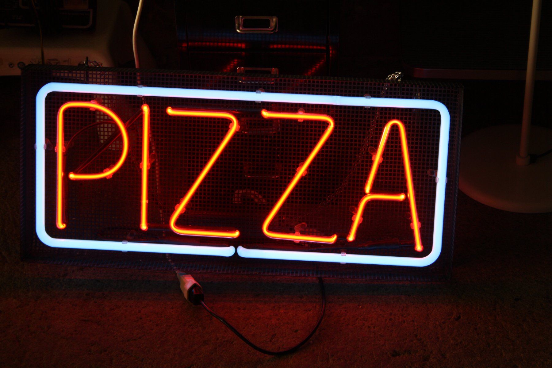 Insegne: PIZZA WERBUNG LEUCHT REKLAME LAMPE – Usato da Wauwil venduto da Pneuedy 1