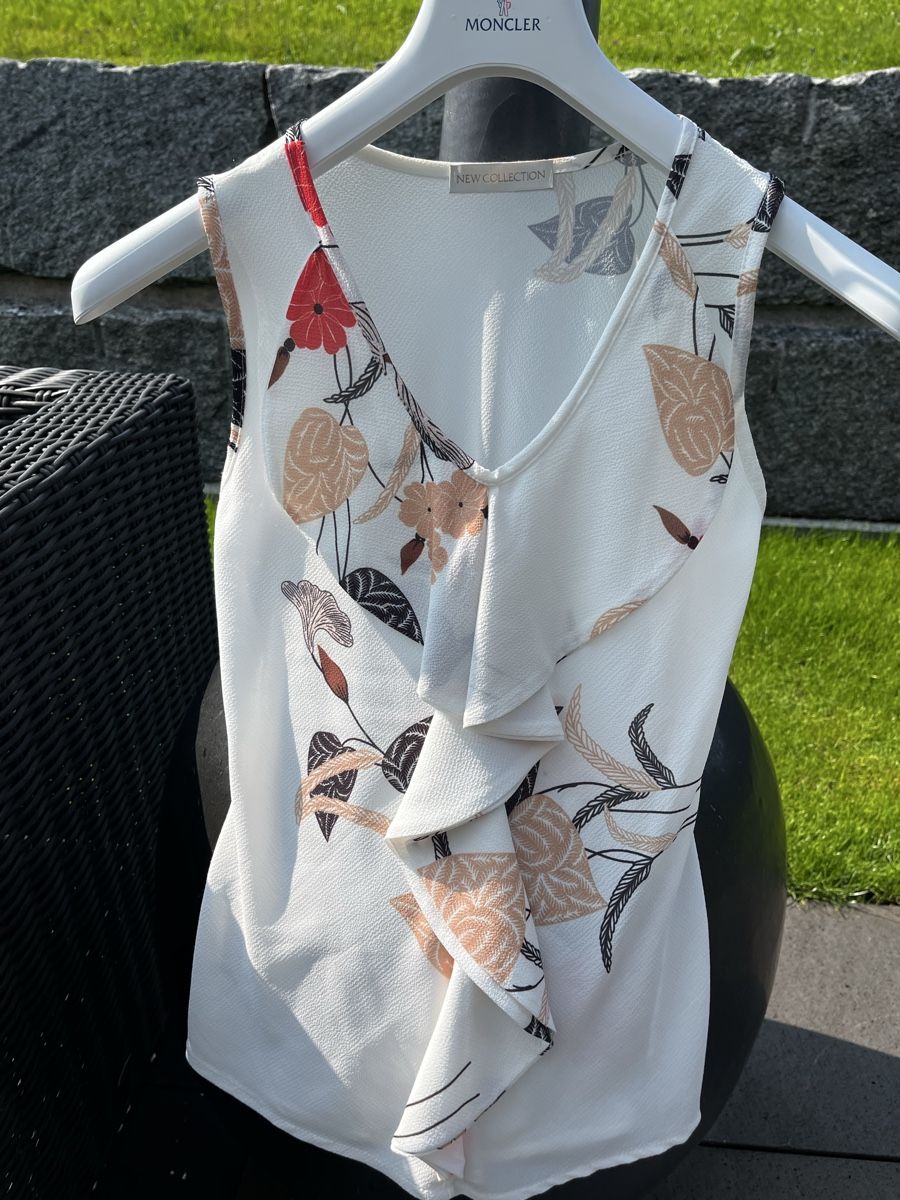 Chemisiers: Bluse ärmelos weiss mit Blumen Gr. S/M – D'occasion à Hinwil par dire07
