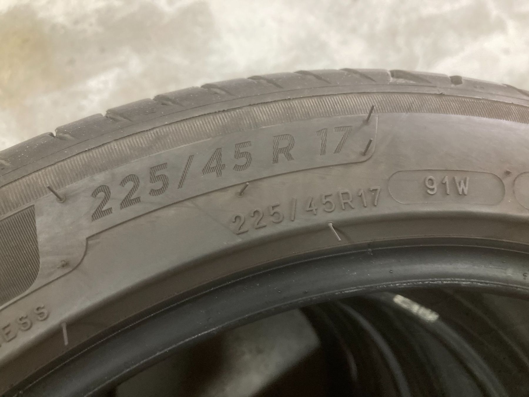 Michelin Pneus & Kompletträder: 225/45R17 Michelin Sommerpneu – Gebraucht aus Cham von Cham6332 1