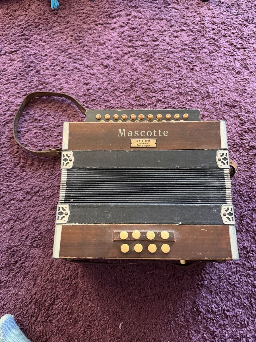 Strumenti musicali: Akkordeon / Handorgel Mascotte  – Usato da Lyss venduto da nekoreh