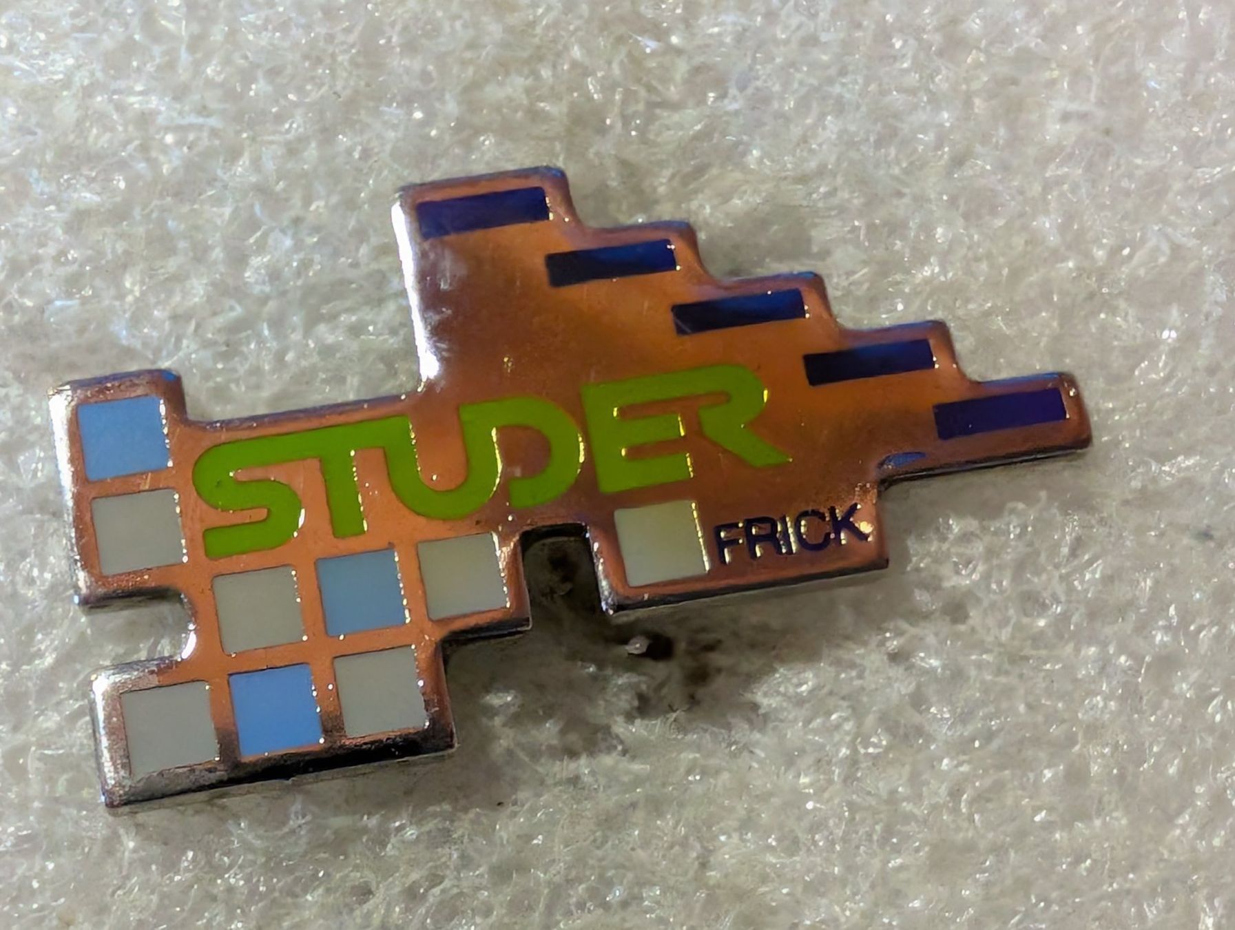 Placchette & Badge: Ansteckpin 186: Studer Frick – Usato da Oppligen venduto da Pin-Fall-Shop