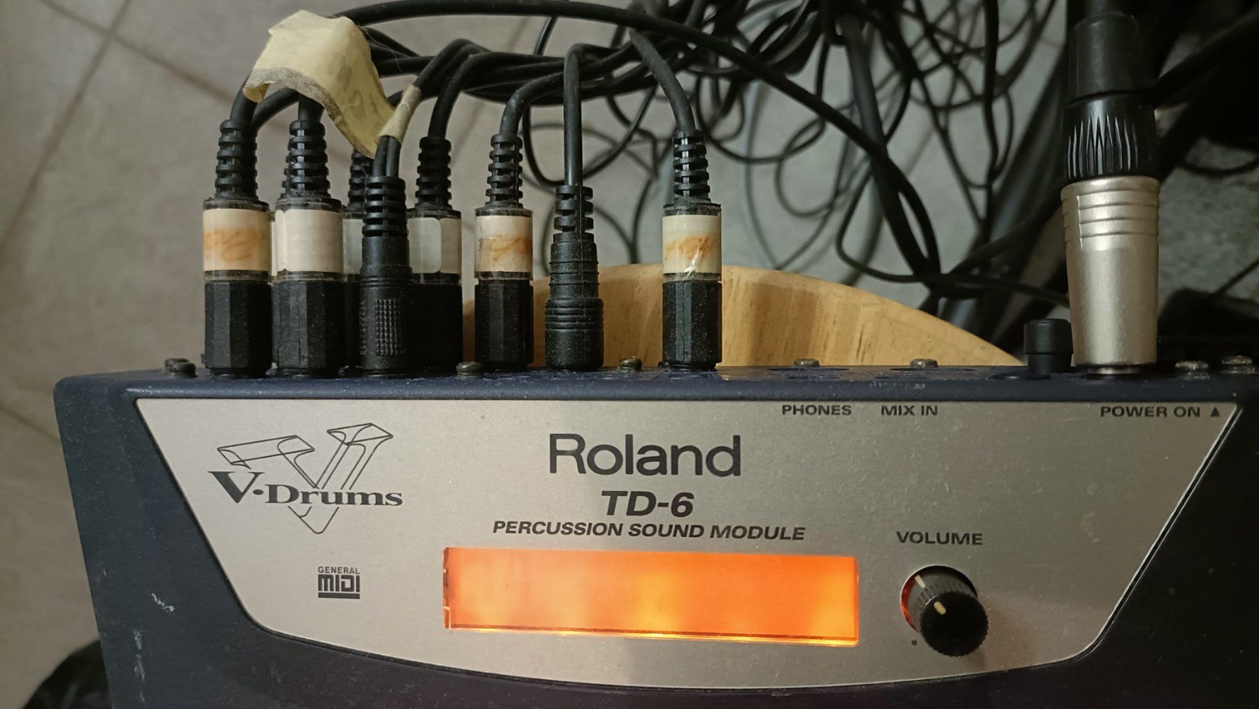 Roland Strumenti musicali: El. Drum Roland Td 6 – Usato da Waltenschwil venduto da Tulpenweg 4
