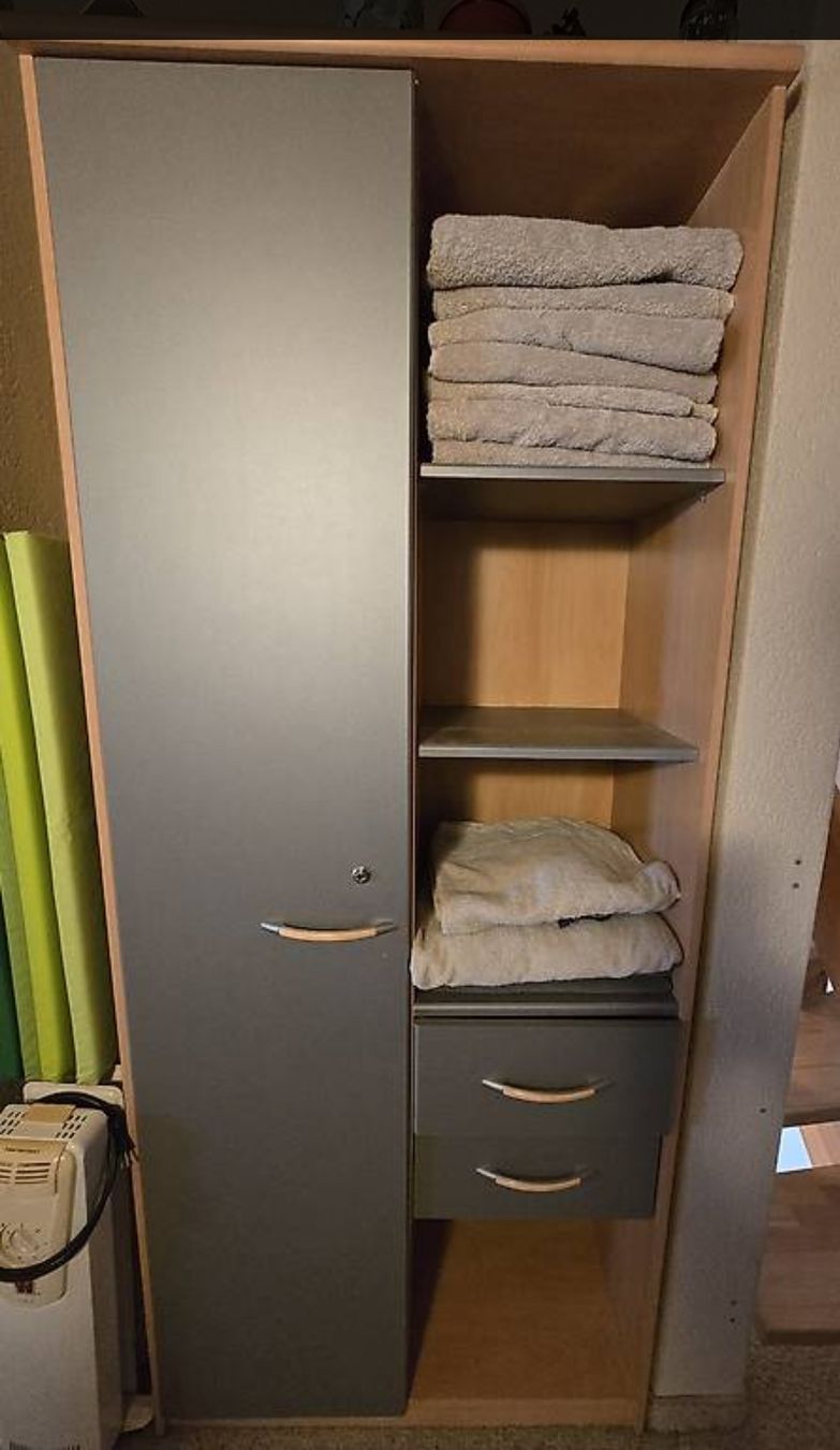 Schränke: Schrank – Gebraucht aus Büttikon AG von jd.grobler