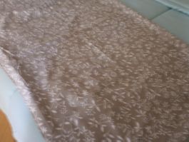 Bettwäsche beige mit weissen Blumenmuster