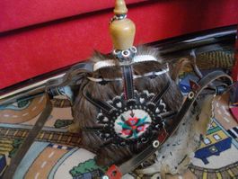 edle Wasserflasche aus Fell und Leder