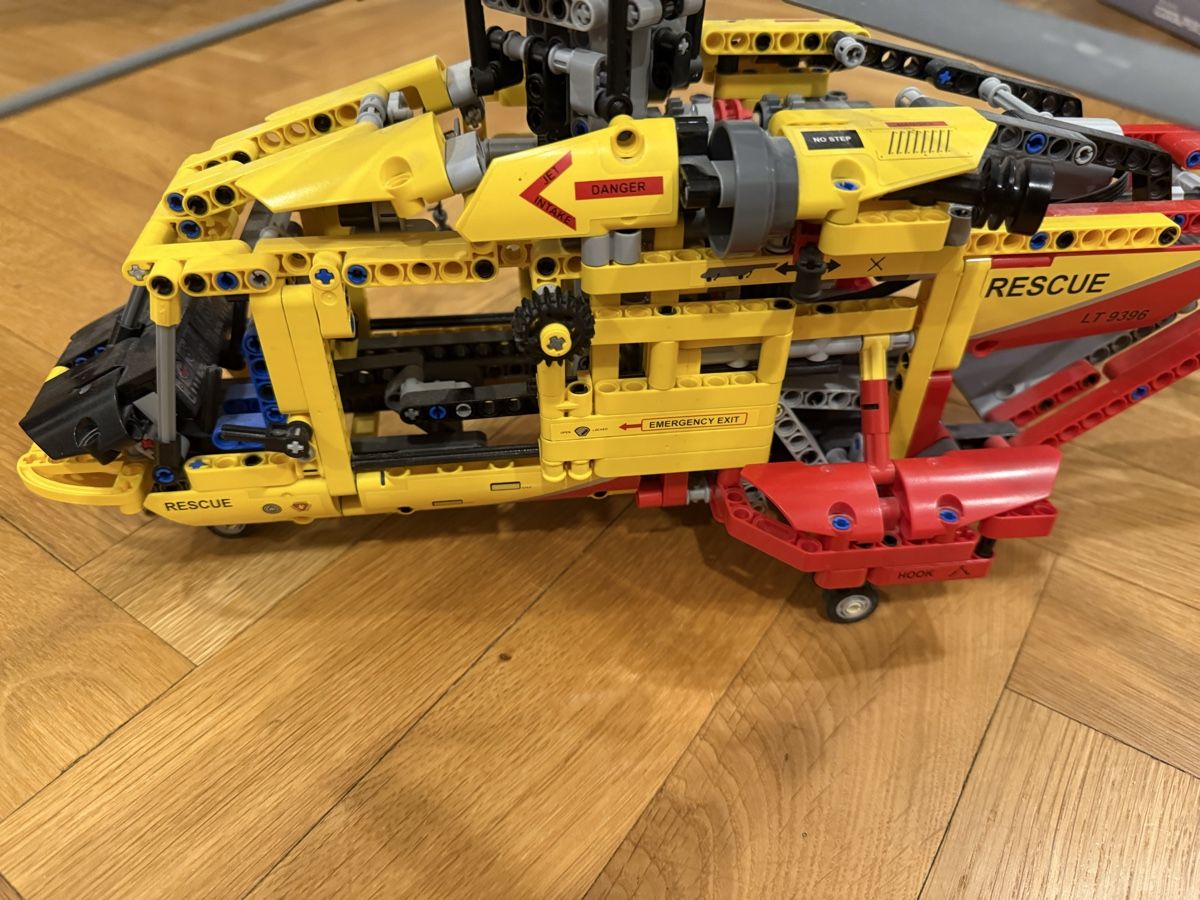 Lego Kit di costruzioni: Lego Technic Helikopter Rettung Modell 9396 gebraucht – Usato da Basel venduto da ich-verkauf-dir-was 6