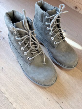 Timberland Boots oliv Gr. 33 Top Zustand