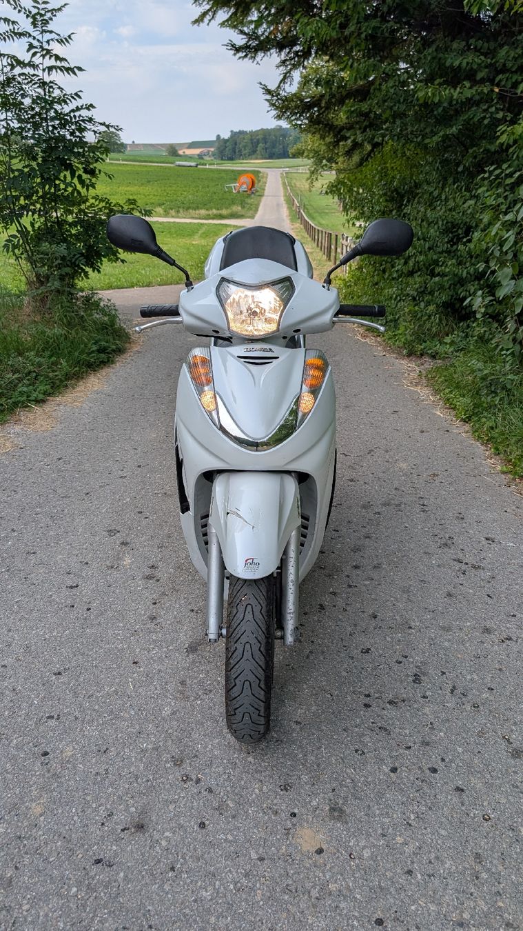 Honda Scooters: Honda SH 300 AR + AKRAPOVIC  – Gebraucht aus Dübendorf von vel_k2g6