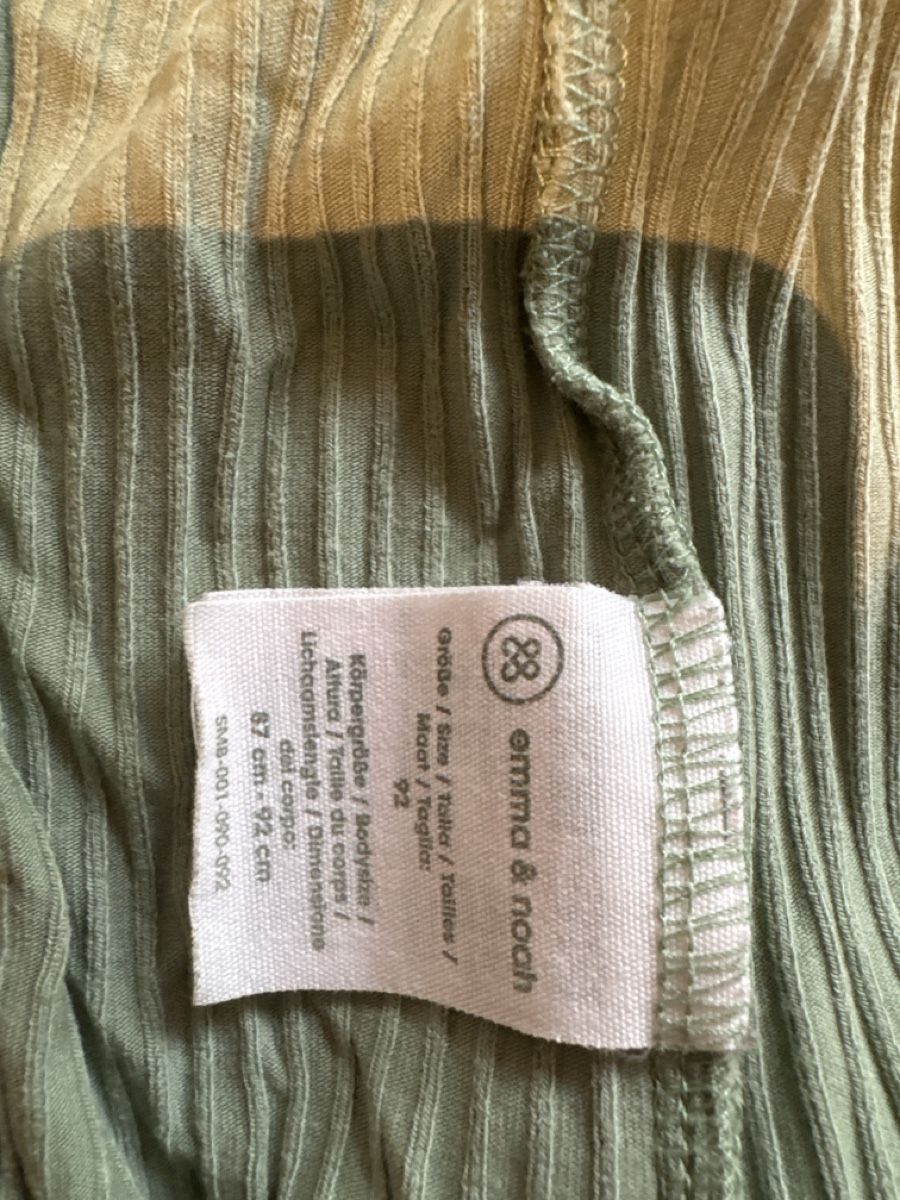 Emma & Noah Pyjamas & Ähnliches: Emma & Noah Strampler Grösse 92 Rippstrick Grün – Gebraucht aus Mels von ann_v2x9 2